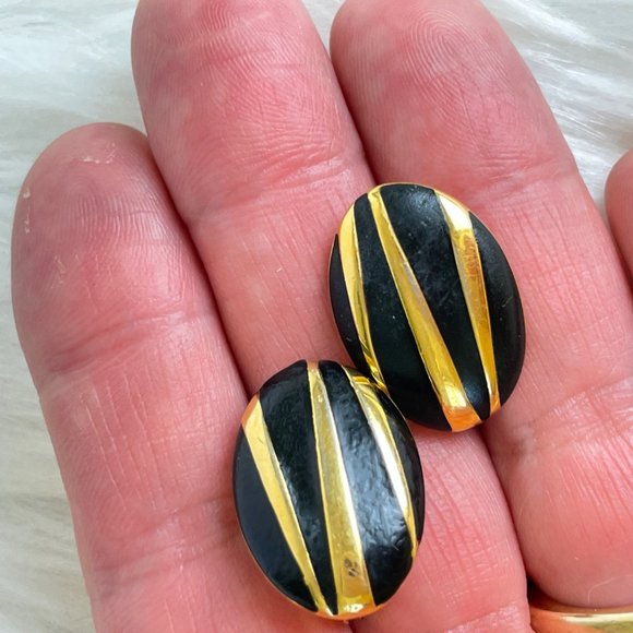 Vintage Monet Earrings Black 14K Gold Plated Oval 80s 90s Clip On Jewelry - Picture 2 of 3